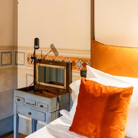 Отель Castello Di 4*