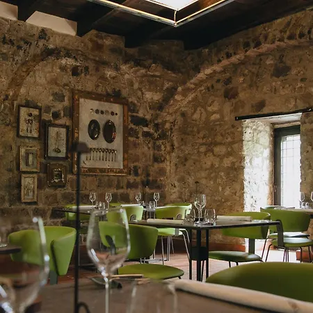 Отель Castello Di 4*