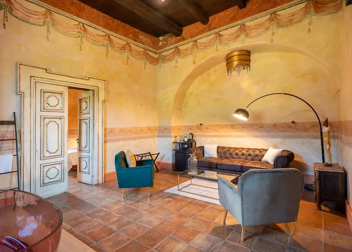 Castello Di מלון