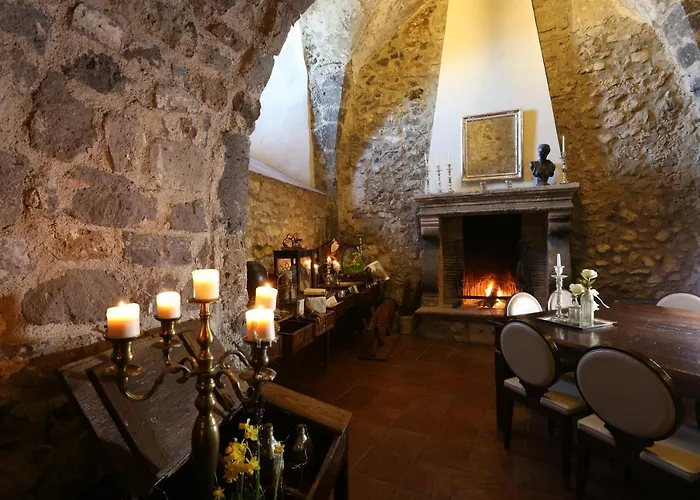 Castello Di מלון